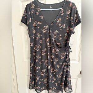SO Floral faux Wrap Dress size large NWT